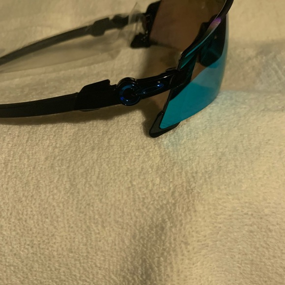 Authentic Oakley Encoder Sunglasses - Picture 3 of 3